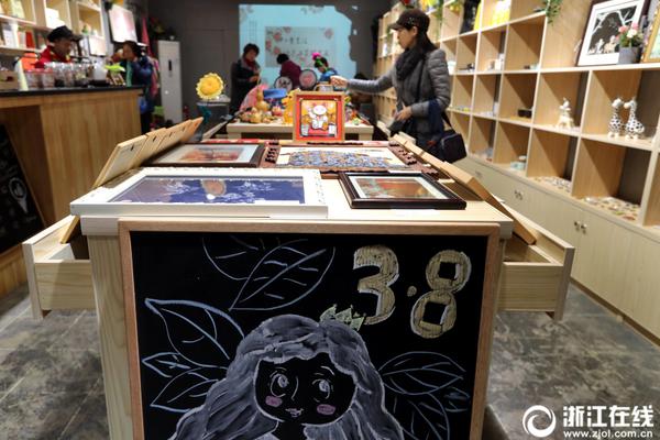 情侶撿到手機后狂刷微信購物:不覺得自己犯法