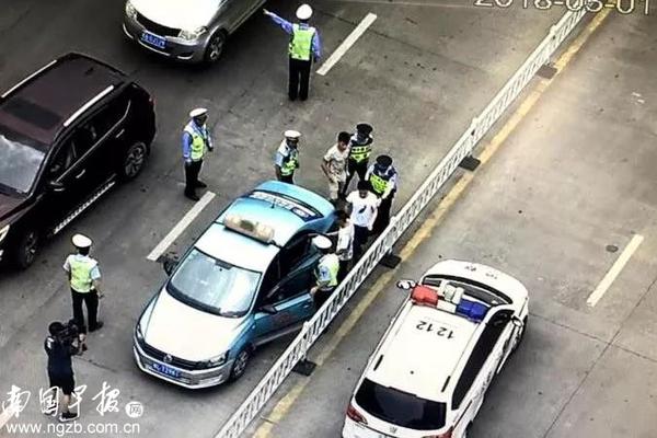 東北待客的最高禮儀：桌上有黃桃罐頭，妥妥的～