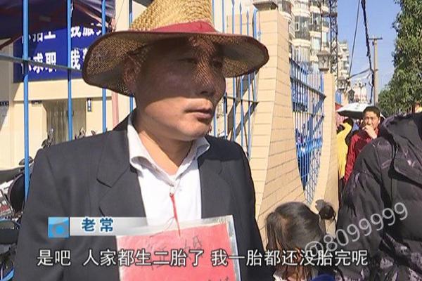 濟南市學習宣傳貫徹黨的二十大精神巨報展在泉城廣場開幕